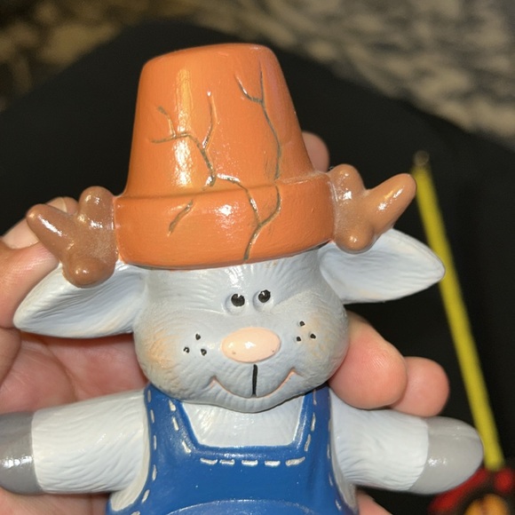 Ceramic cracked pot Moose/deer with Orange Hat and Blue Overalls - Picture 2 of 8